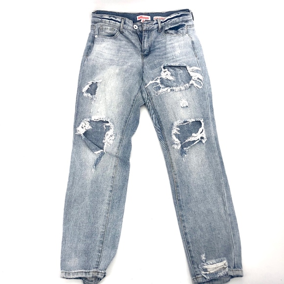 Rule The World Boutique Jeans Section - Picture 3 of 6